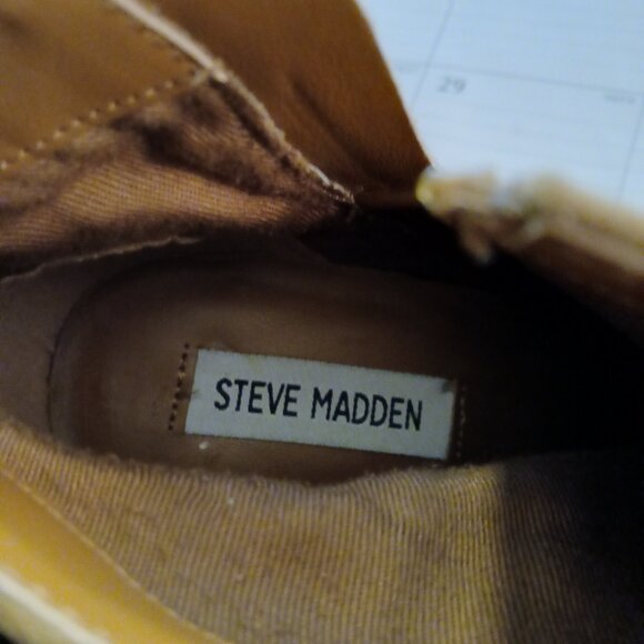 Steve Madden Suede Brown Boots with block heels with side zippers. - Picture 4 of 8